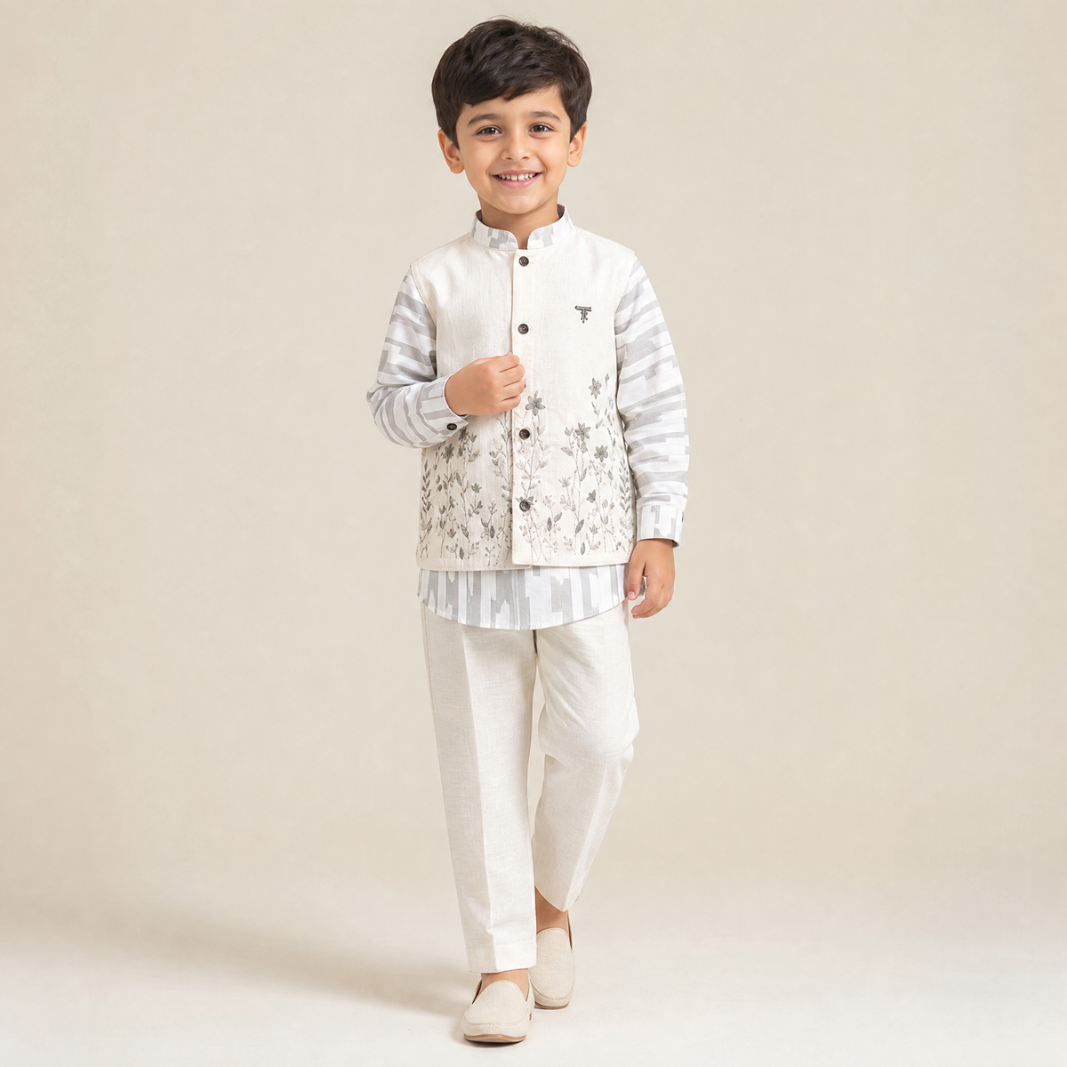 TOP BOYS-Boys Off-White Embroidered Kurta & Trousers Set