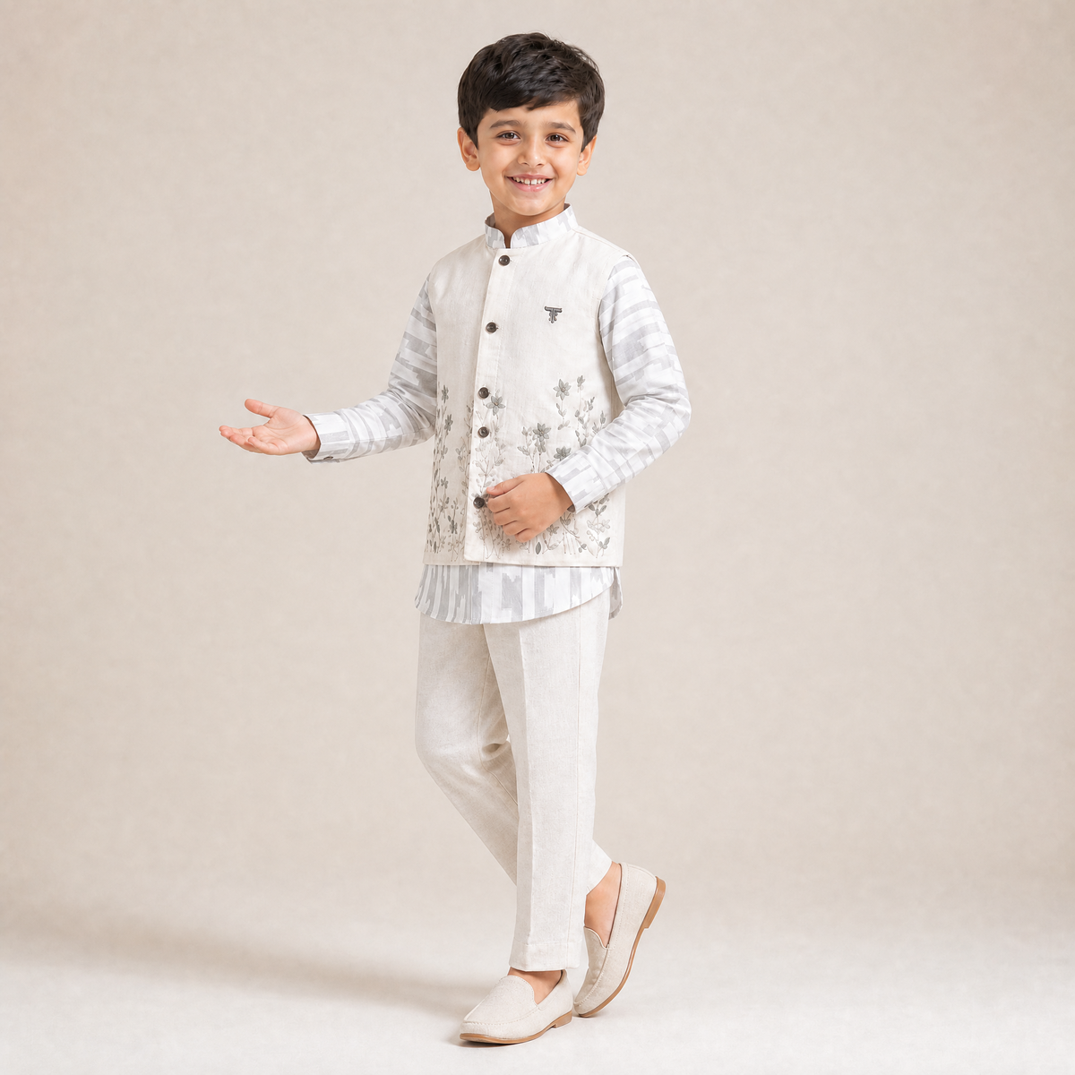 TOP BOYS-Boys Off-White Embroidered Kurta & Trousers Set